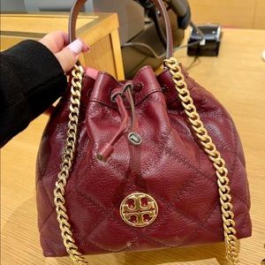 🔴 SALE 🔴 $ 2️⃣7️⃣0️⃣ Authentic Tory Burch Quilted Bucket bag